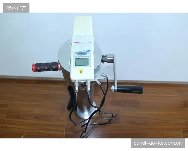 预判：到2027年，可通过调节下层湿度与电场改变石英砂紧实度的“智能场地”将进入市场，实现训练与比赛模式的即时切换